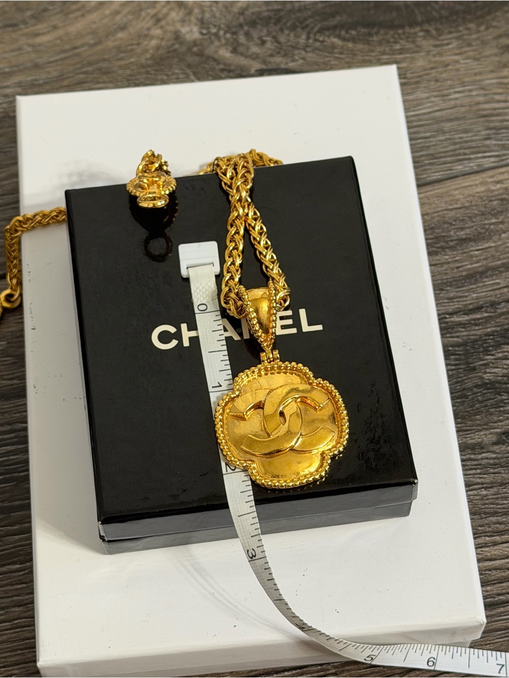 CHANEL Vintage Gold CC Clover Pendant Chain Pendant Necklace, 1996 - Picture 7 of 9